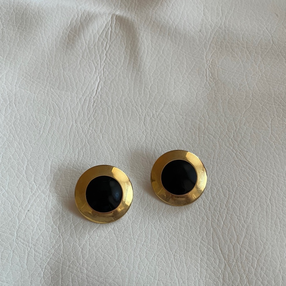 Monét | vintage (70s/80s) | costume jewelry stud earrings